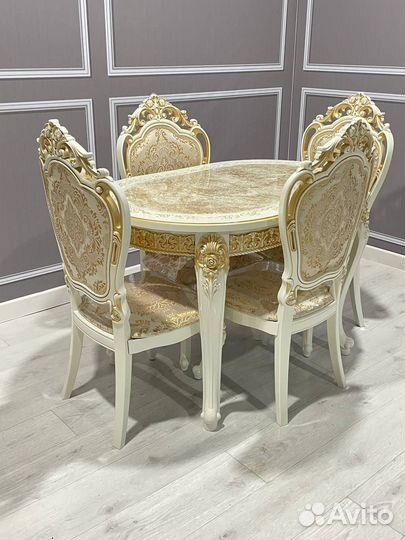 Стол со стульями