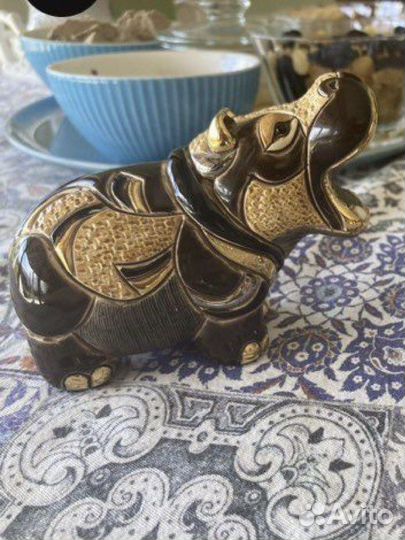 Статутка De Rosa, Уругвай, бегемотик большой