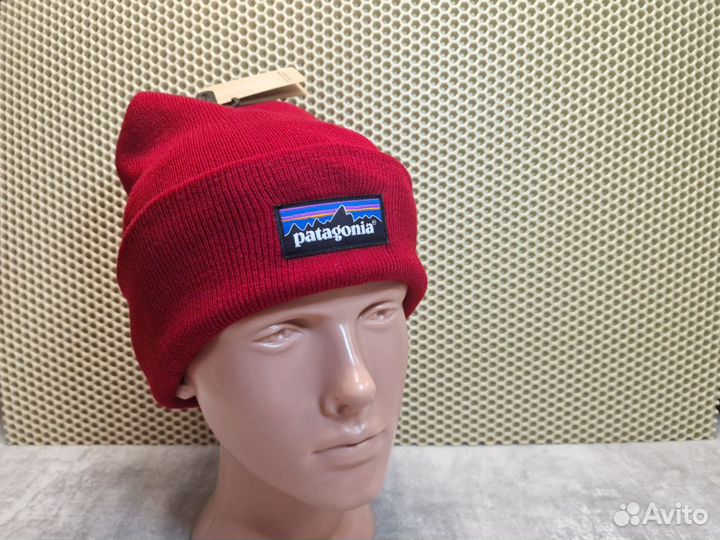 Зимняя шапка Patagonia красного цвета