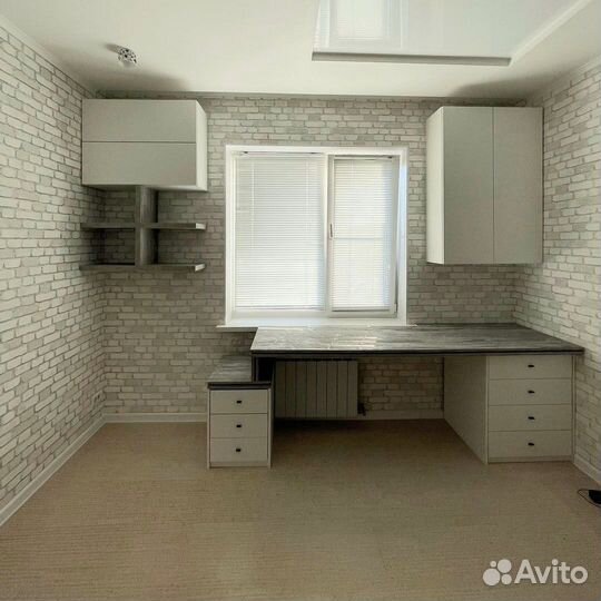 Рабочая зона у окна на заказ