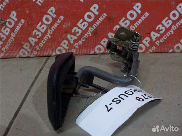 Ограничитель хода двери багажника задний правый