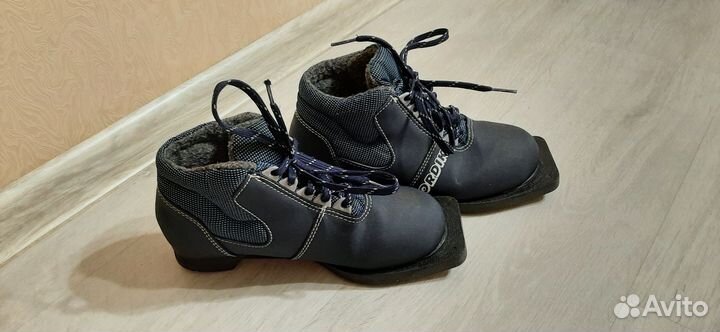 Лыжные ботинки