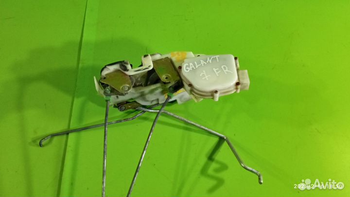 Замок двери передний правый Mitsubishi Galant 7