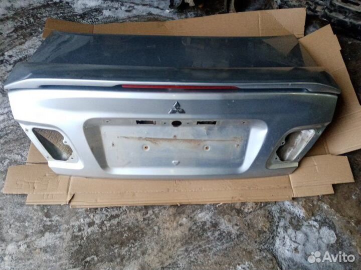 Крышка багажника Mitsubishi Carisma 4G92 2002
