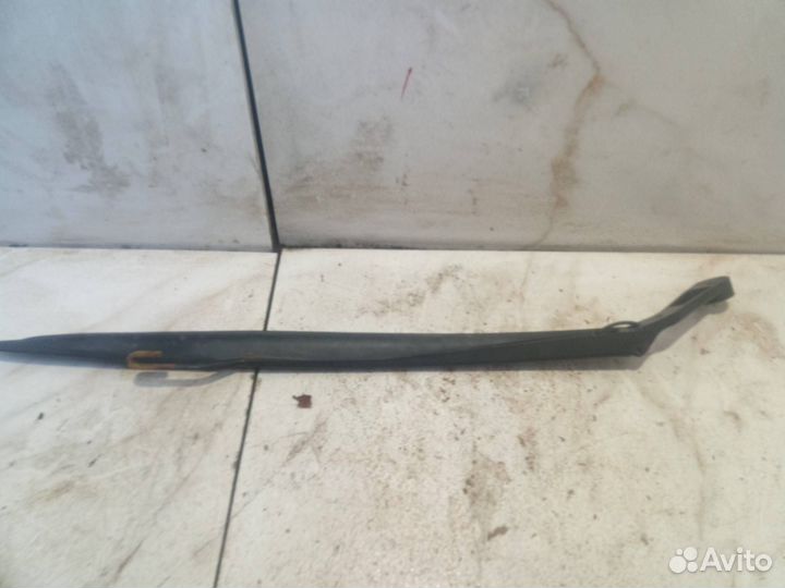 Поводок стеклоочистителя левый LADA Priora 2010