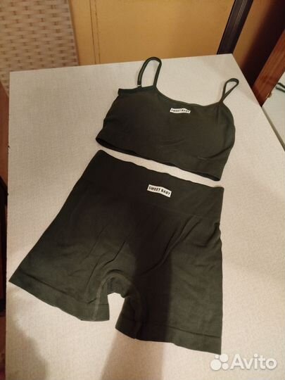 Спортивные женские костюм