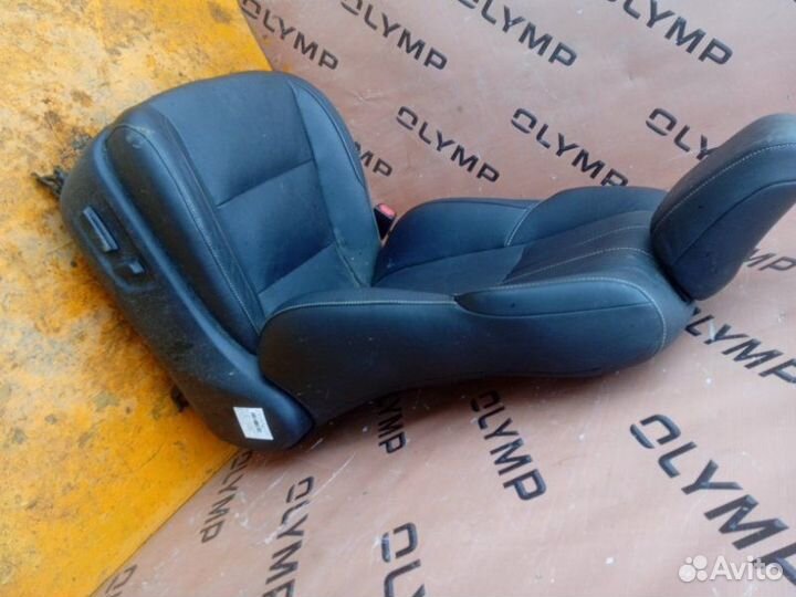 Сидение переднее Toyota Harrier ZSU65 3ZR-FAE 2015