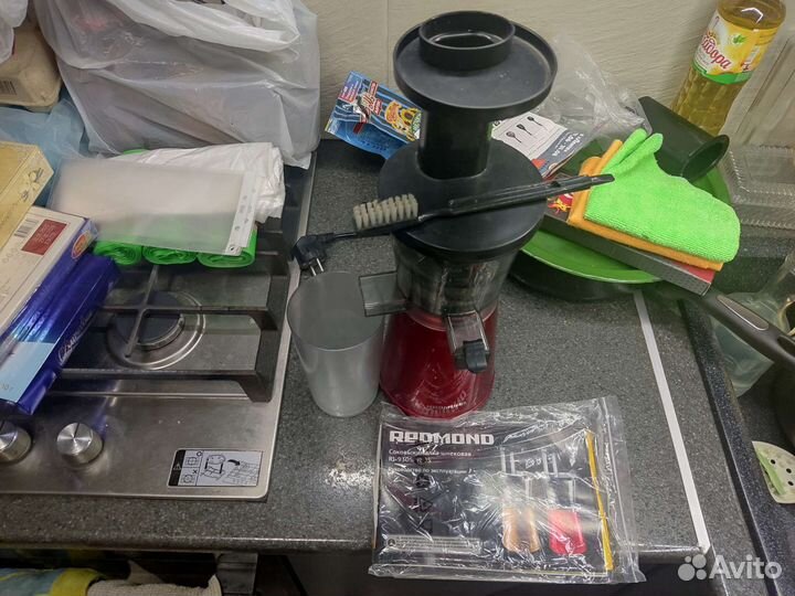 Соковыжималка шнековая Redmond rj 980 s