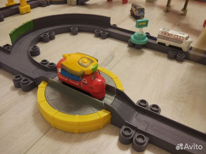 Игрушка железная дорога и паровозики Чанингтон