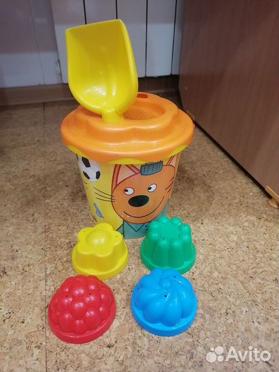 Ведерко с формочками для песка