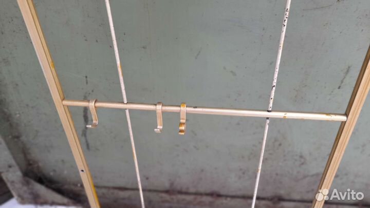 Вешалка настенная металлическая