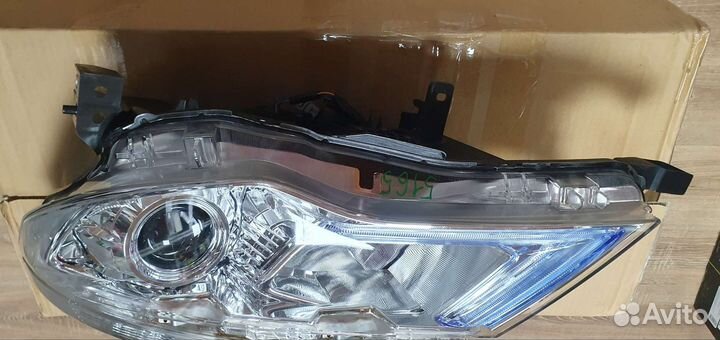 Фара левая Nissan Serena 100-23683