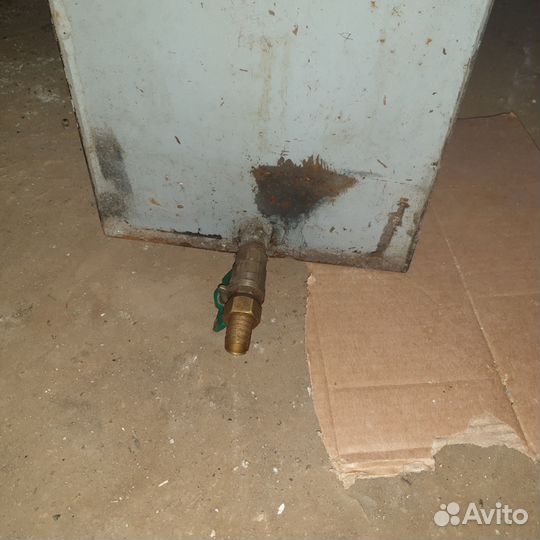 Продам дополнительный бак 250 литров