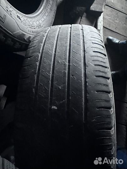 Michelin Latitude Tour HP 215/70 R16