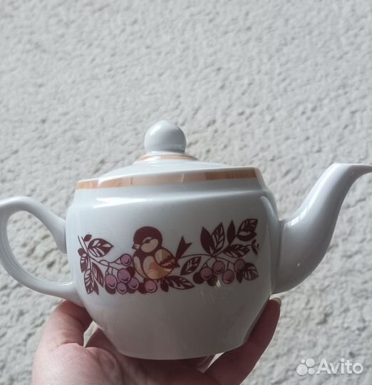 Чайник и сахарница