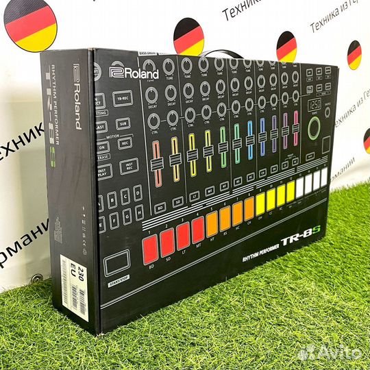 Драм-машина Roland TR-8S