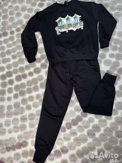 Спортивный костюм женский