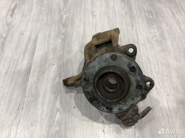 Кулак поворотный передний правый Citroen C-Elysee