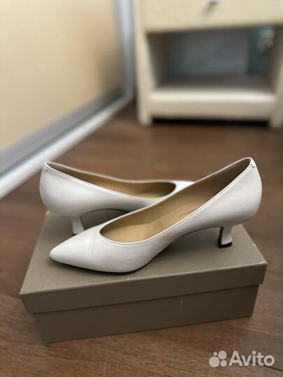 Продам новые туфли Giovanni Fabiani