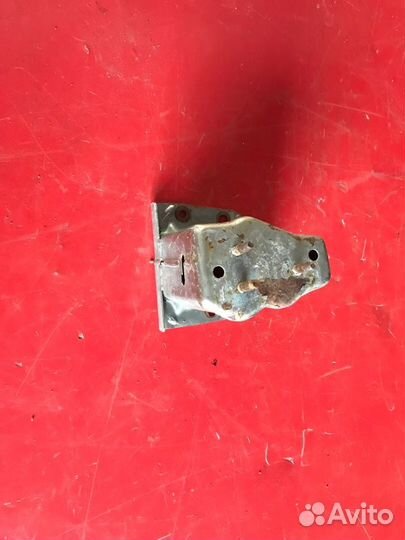 Кронштейн усилителя бампера задний Nissan Maxima