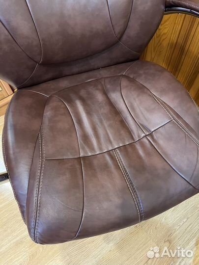 Компьютерное кресло кожаное б/у