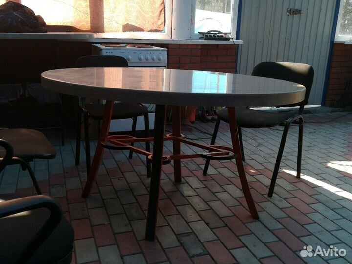 Стол обеденный