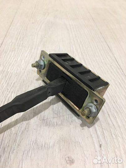 Ограничитель двери задний правый Mercedes Benz