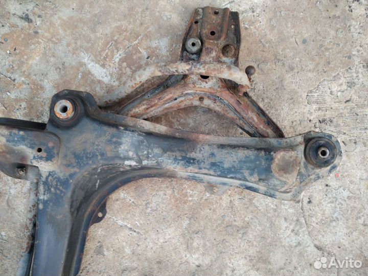 Подрамник на audi 80 b3
