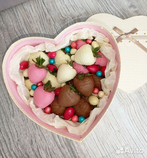 Коробочки клубники в шоколаде