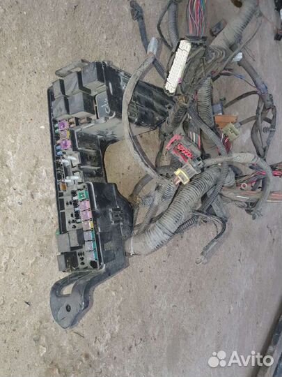 Блок предохранитель с проводами на джили эмгранд е