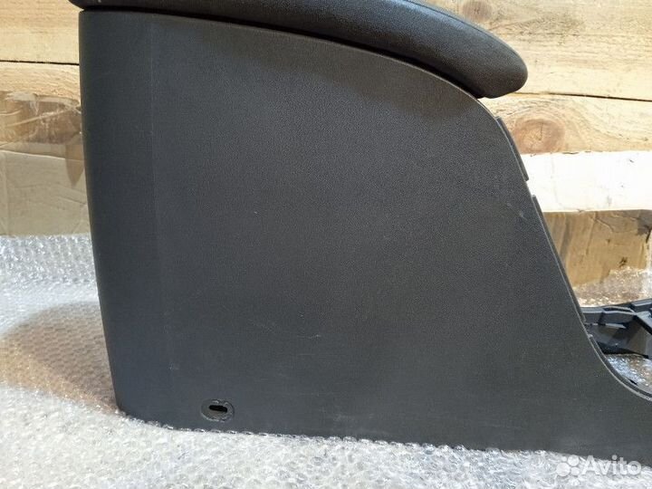 Подлокотник Renault Megane