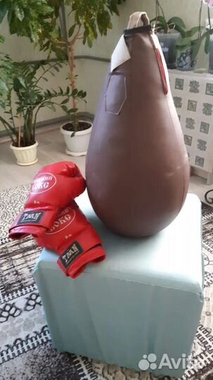 Боксерская груша и перчатки