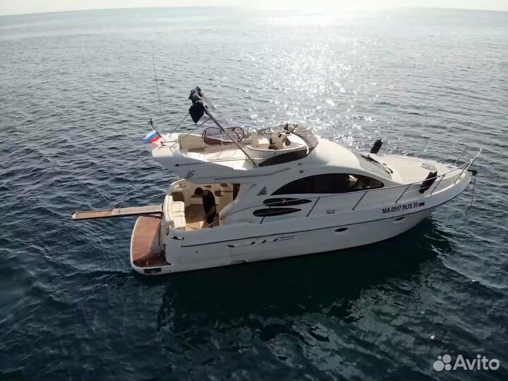 Аренда моторной яхты Azimut 39 в Геленджике