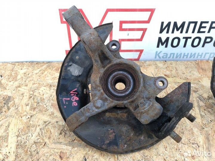 Поворотный кулак передний левый Pontiac Vibe 1ZZ