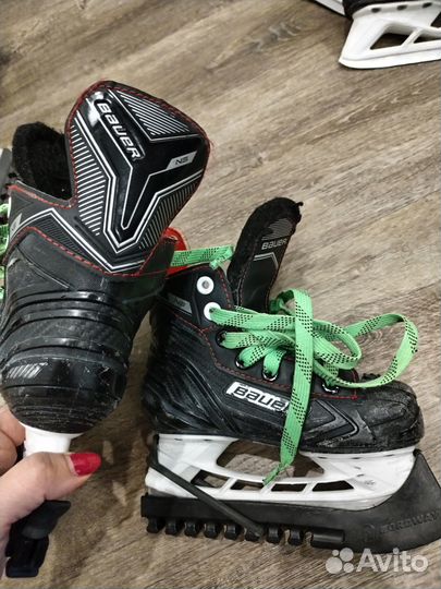 Коньки на полевого и вратаря