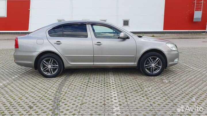 Skoda Octavia 1.6 AT, 2010, 198 000 км
