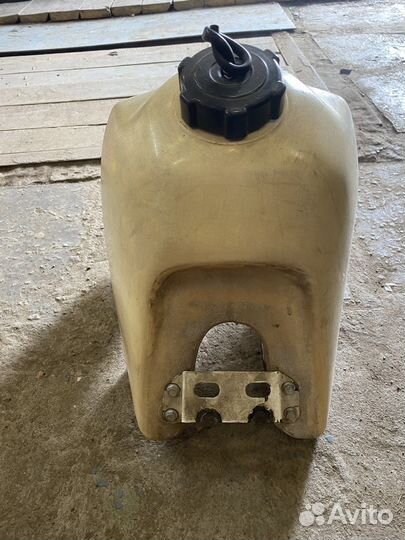 Бензобак пластиковый на 22л Suzuki dr 250