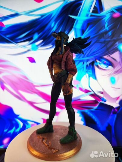 Фигурка девушки