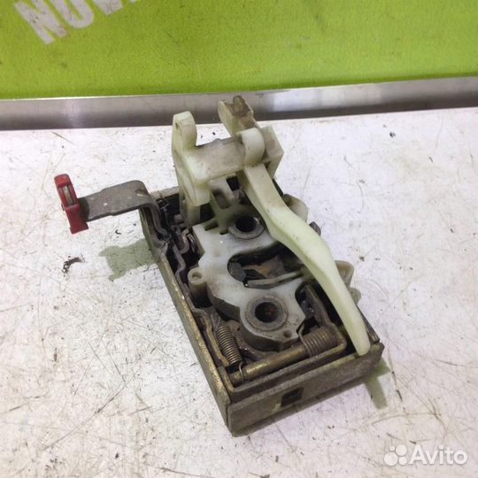 Замок двери передней правой Ауди 100 44 кузов С3