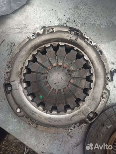 Комплект сцепления на toyota RAV4