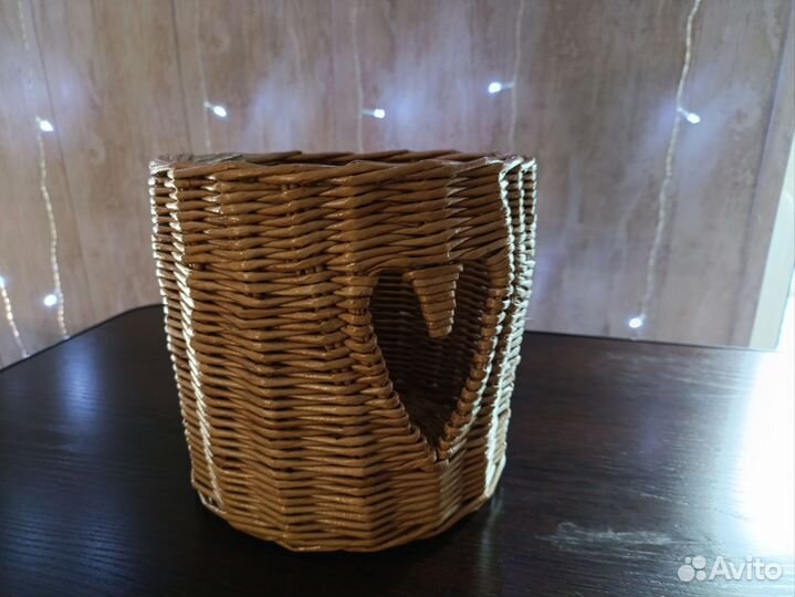 Корзина плетеная из бумажной лозы