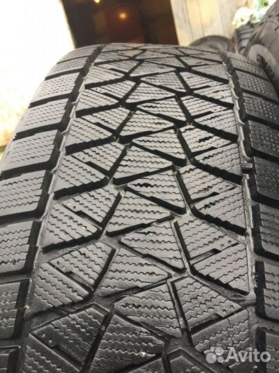 Bridgestone Blizzak DM-V2 235/65 R17