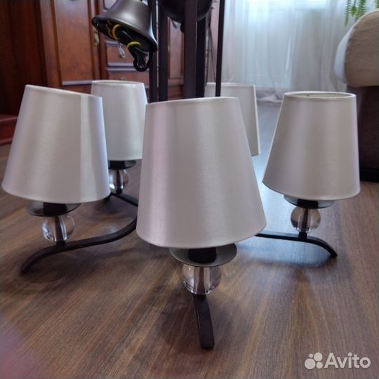 Продаю люстру