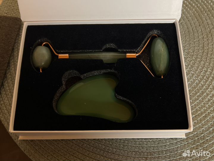 Массажный ролик для лица и тела нефритовый