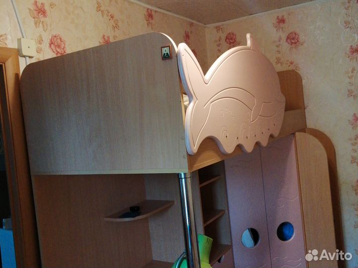 Детский уголок с кроватью, шкафом и столом