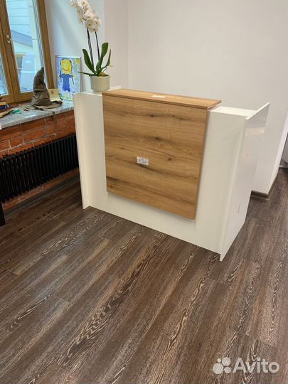 Стойка ресепшн