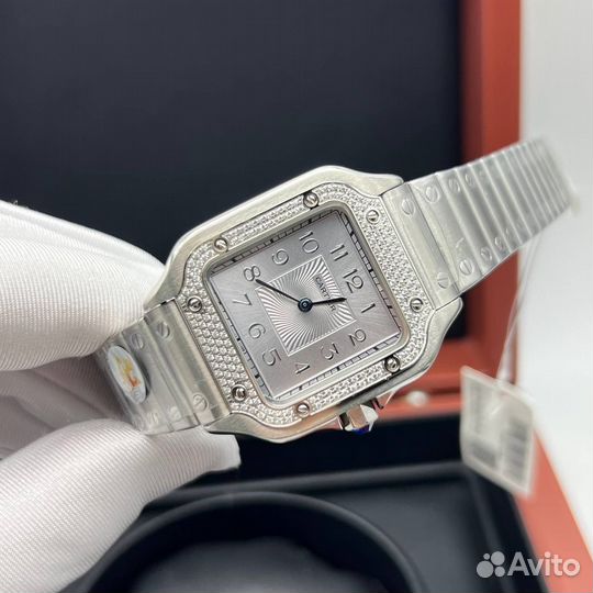 Женские красивые часы Cartier