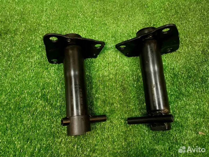 Кронштейн усилителя переднего бампера (комплект)