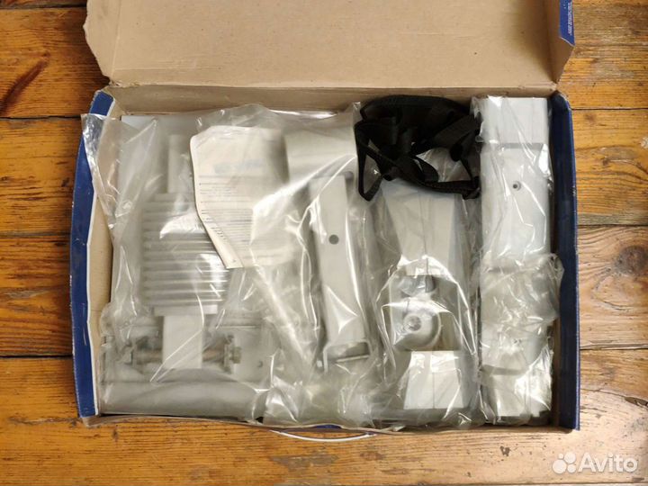 Кронштейн для телевизора настенный с полочкой пово