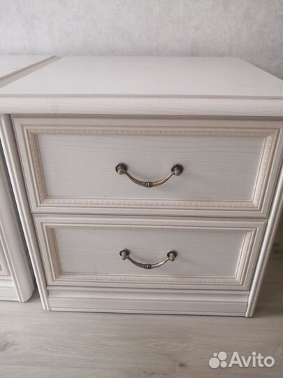Тумбочка прикроватная белая (Шатура мебель) новые